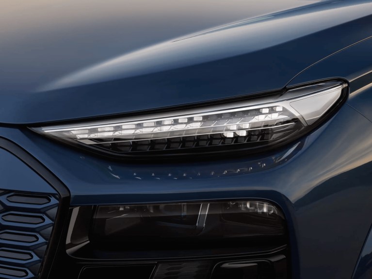 comm light OLED TECH