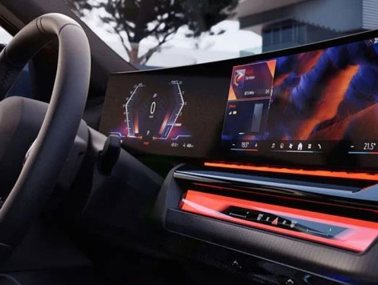 park with smartphone calculated to impress