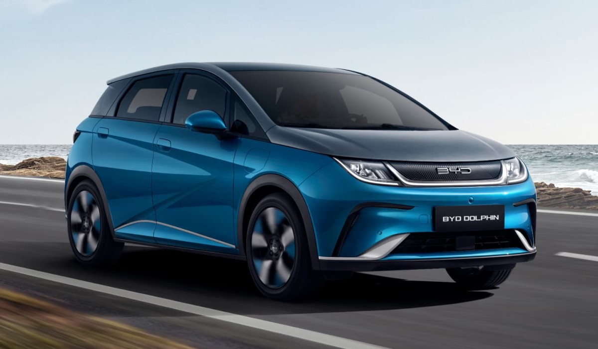 vs byd dolphin 1200px