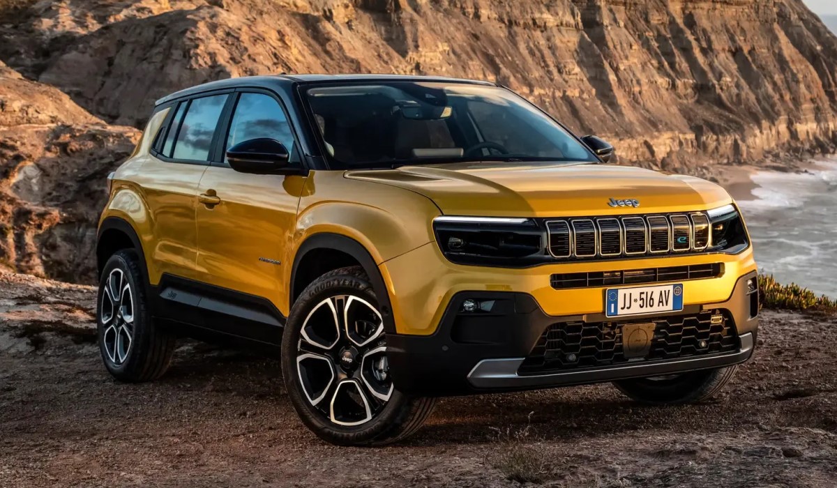 vs jeep avenger 1200px