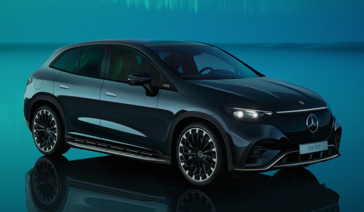 vs mercedes eqe suv 1200px