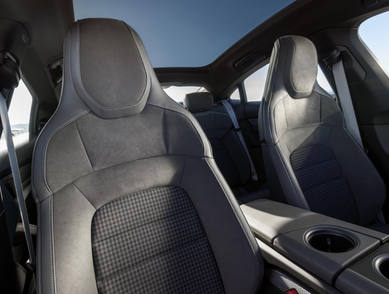 Porsche Taycan panoramic roof