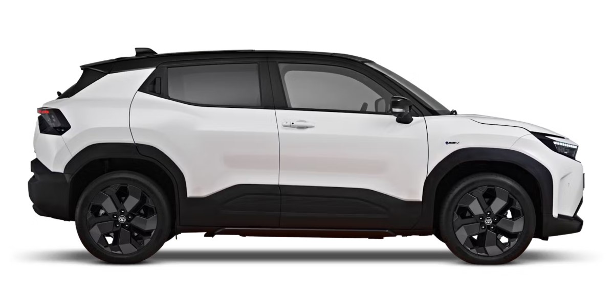 toyota urban cruiser studio side
