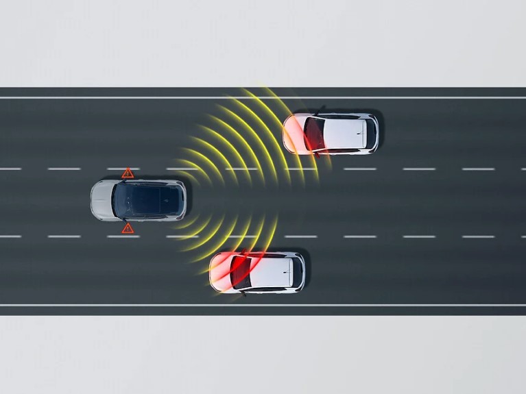 Semiautomatic lane-change assist