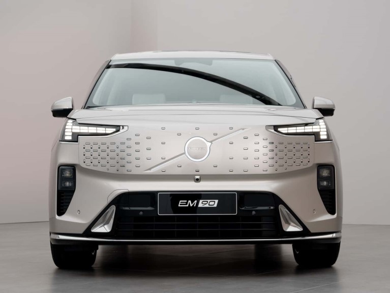 Front illuminating grille
