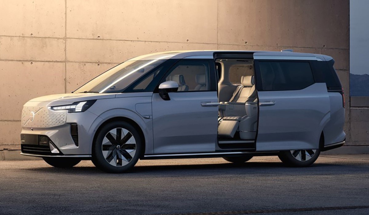 vs volvo em90 1200px