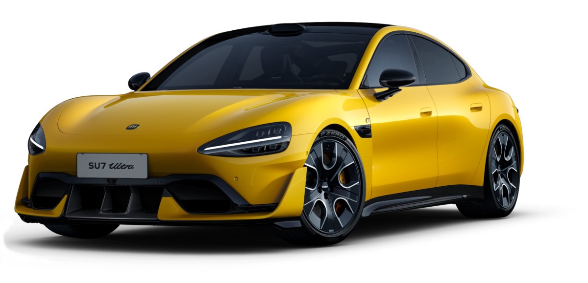 su7 ultra trimotor studio front