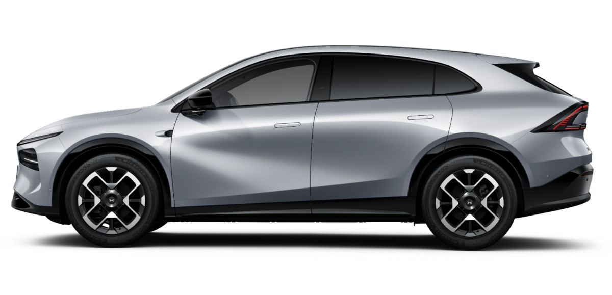 xpeng g7 studio side